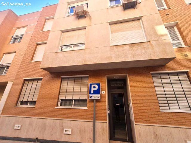 Piso de 4 dormitorios en el centro de El Ejido Ocupado