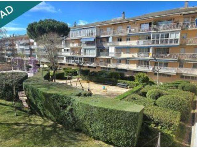 Piso de 4 dormitorios en urbanización Parque de La Coruña