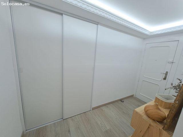 Piso de 4 Dormitorios y 2 Baños con Ascensor y Balcón en Sector V, Elche