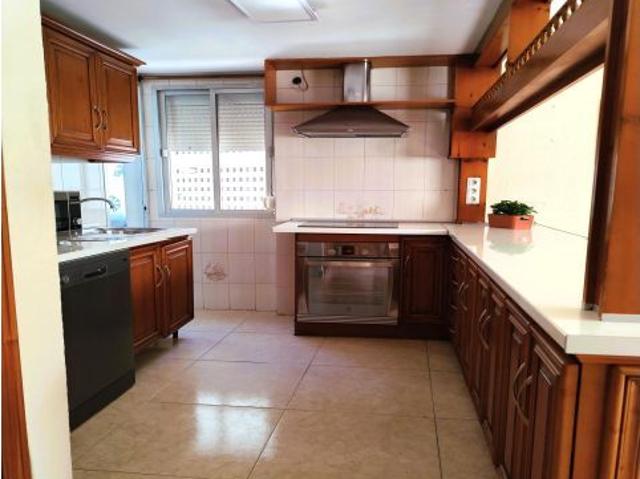 PISO DE 4 DORMITORIOS Y GARAJE