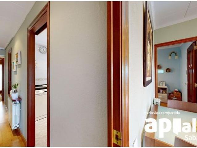 PISO DE 4 HABIATCIONES REFORMADO EN LA CREU DE BARBERÀ