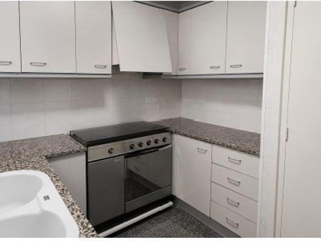 Piso de 4 habitaciones con vistas despejadas en Can Rull