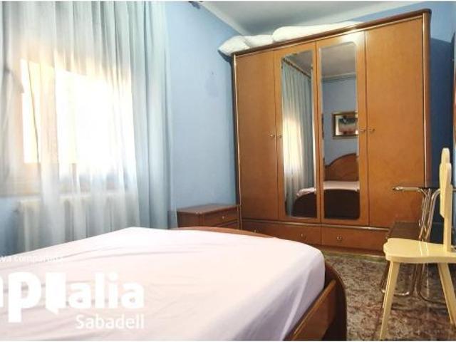 PISO DE 4 HABITACIONES CON ASCENSOR Y BALCON EN LA CREU DE BARBERÀ !