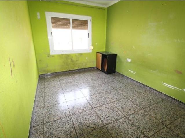 Piso de 4 habitaciones con gran potencial en Mollet del Vallès