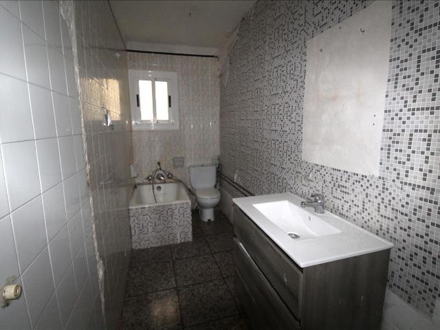 Piso de 4 habitaciones con gran potencial en Mollet del Vallès