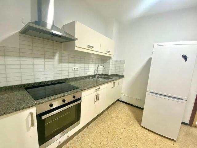 Piso de 4 habitaciones en Mesa y López, amplio y sin amueblar