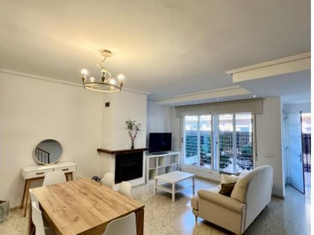 Piso de 4 habitaciones en alquiler en Moncada, Valencia
