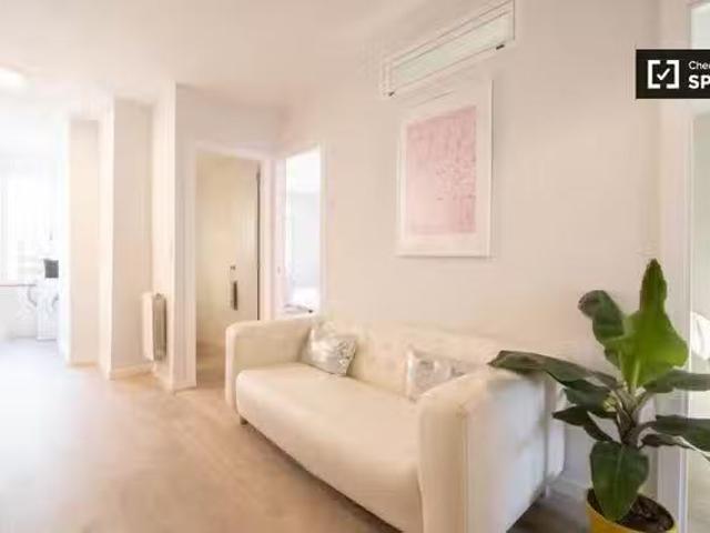 Piso de 4 habitaciones en alquiler en Berruguete, Madrid