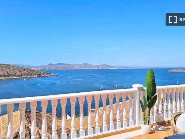 Piso de 4 habitaciones en alquiler en Cartagena