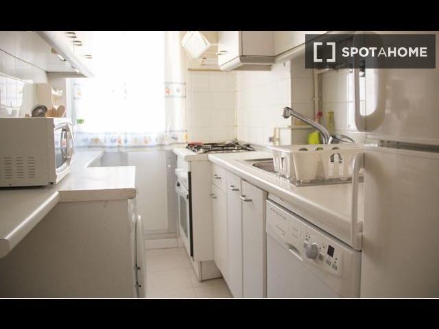 Piso de 4 habitaciones en alquiler en Chopera, Madrid