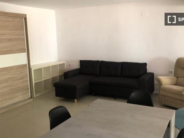 Piso de 4 habitaciones en alquiler en Córdoba