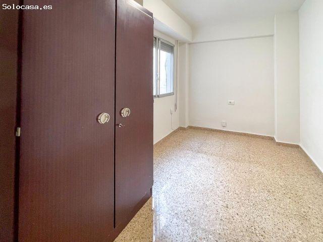 Piso de 4 habitaciones en alquiler en el barrio de Malilla