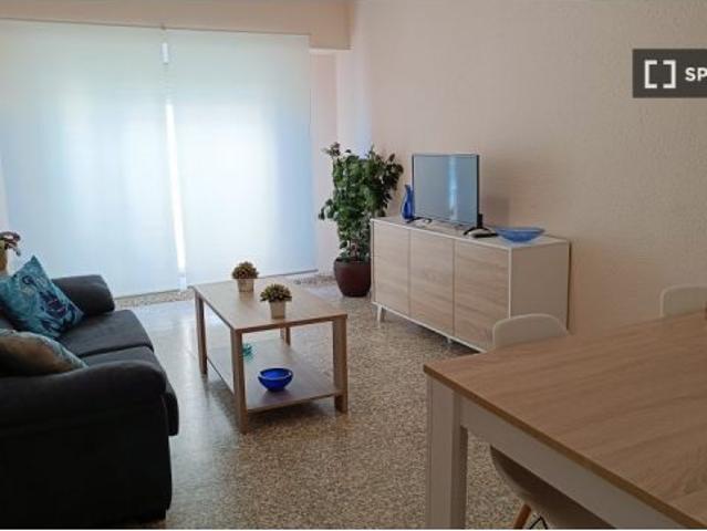 Piso de 4 habitaciones en alquiler en El Grau, Valencia