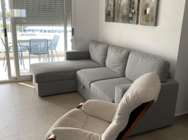 Piso de 4 habitaciones en alquiler en El Perellonet, Valencia