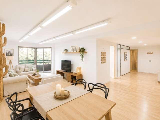 Piso de 4 habitaciones en alquiler en En Corts, Valencia