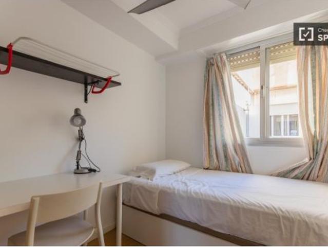 Piso de 4 habitaciones en alquiler en L' Illa Perduda, Valencia
