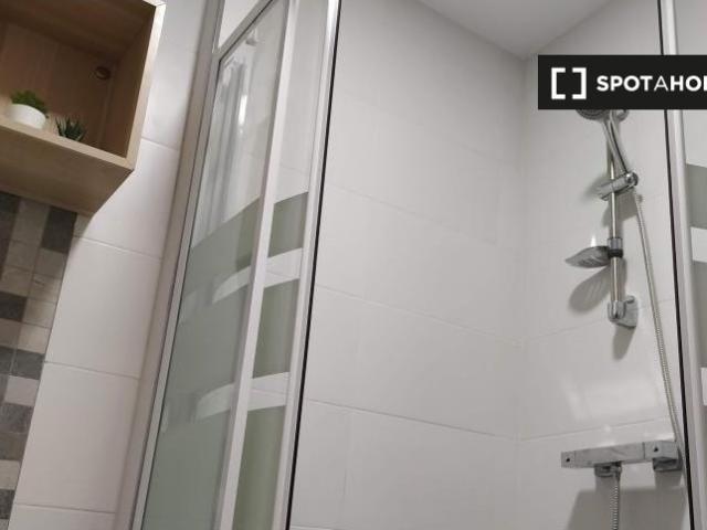 Piso de 4 habitaciones en alquiler en San Ignacio, Bilbao