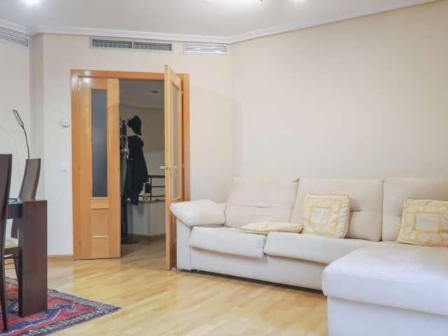 Piso de 4 habitaciones en alquiler en Simancas, Madrid