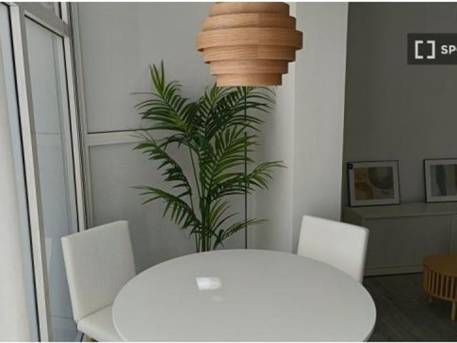 Piso de 4 habitaciones en alquiler en Vilanova i la Geltrú, gastos incluidos