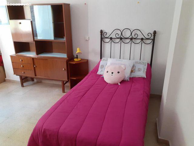 ¡PISO DE 4 HABITACIONES EN EL CENTRO DE GRANADA!