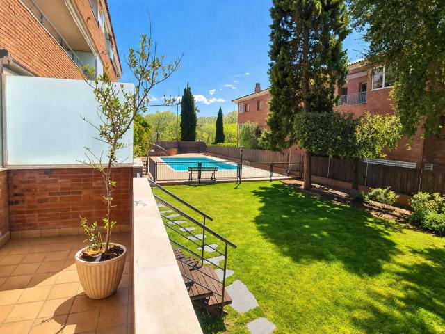 PISO DE 4 HABITACIONES, PISCINA, PARKING Y TRASTERO EN PARC CENTRAL DE SANT CUGAT DEL VALLÈS