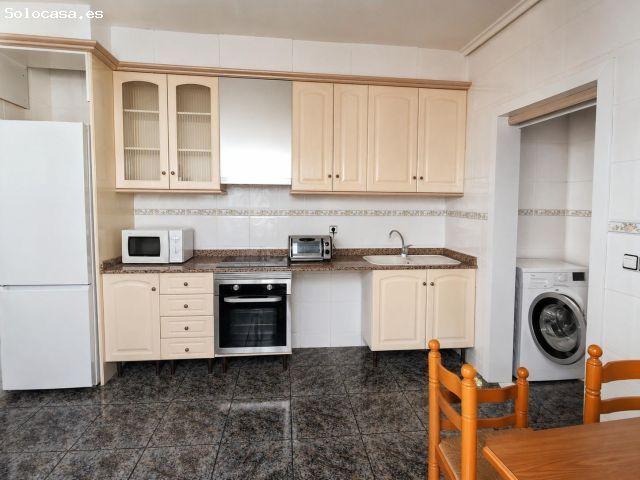 Piso de 4 habitaciones reformado y con solárium en el centro de Águilas