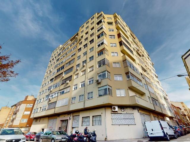 Piso de 55m2 útiles distribuido en dos dormitorios, salón, cocina y baño. Amueblado