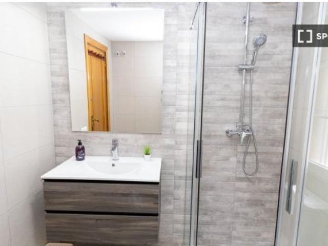 Piso de 5 habitaciones en alquiler en Camí Fondo, Valencia