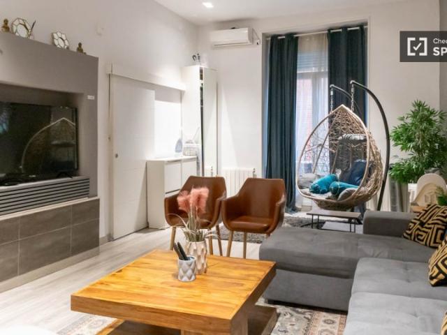 Piso de 5 habitaciones en alquiler en Embajadores, Madrid