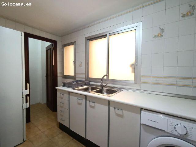 Piso de 67m2 útiles. Distribuidos en dos dormitorios, salón con galería cerrada, cocina con despensa