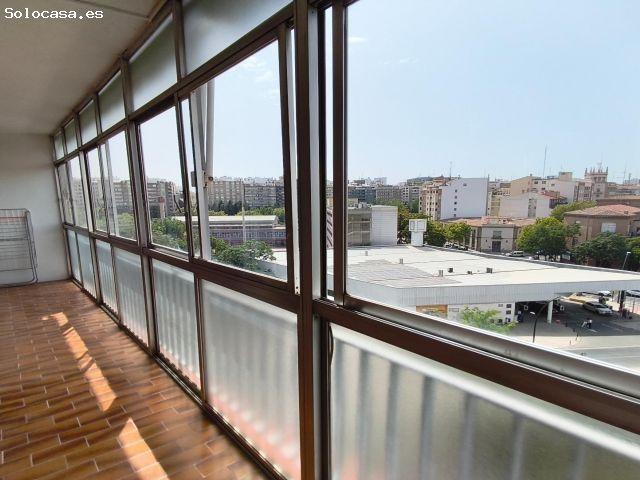 Piso de 68 m2 útiles. Distribuida en dos dormitorios, salón con terraza acristalada, cocina con gale