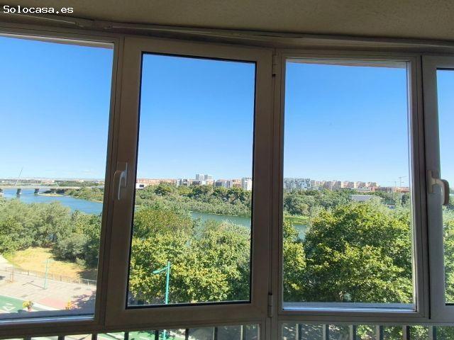 Piso de 62 m2 con GARAJE Y AMUEBLADO! Distribuido en tres dormitorios, salón, cocina y baño