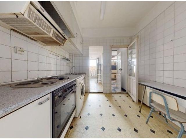 Piso de 80m2 para REFORMAR. Distribuido en cuatro dormitorios, salón, cocina, baño y terraza cubiert
