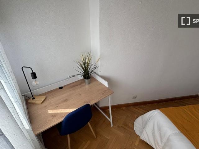 Piso de 9 habitaciones en alquiler en Palos de Moguer, Madrid