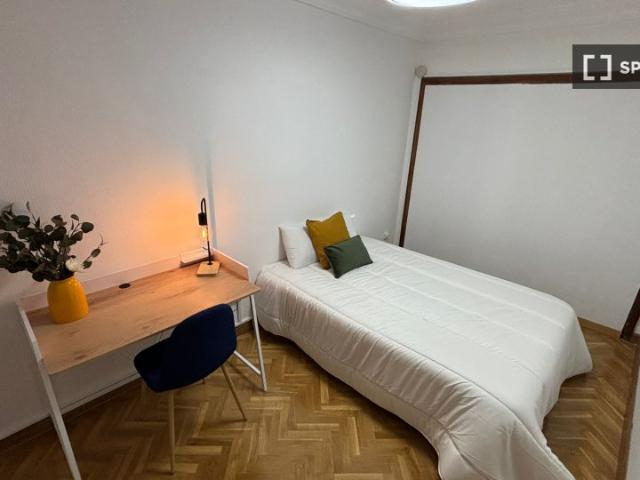Piso de 9 habitaciones en alquiler en Palos de Moguer, Madrid