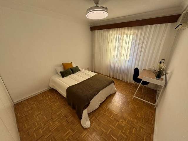 Piso de 9 habitaciones en alquiler en Palos de Moguer, Madrid