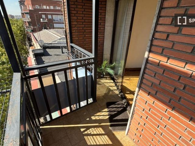 Piso de 9 habitaciones en alquiler en Palos de Moguer, Madrid