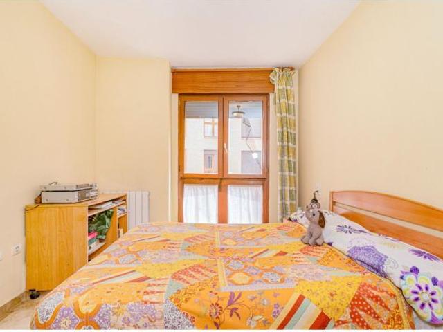 Piso dos dormitorios en Granada