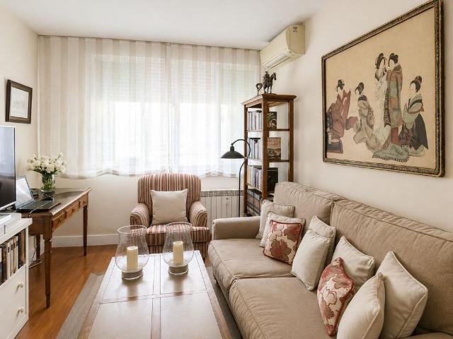 Piso de alto standing de 75 m2 en venta en Madrid, España