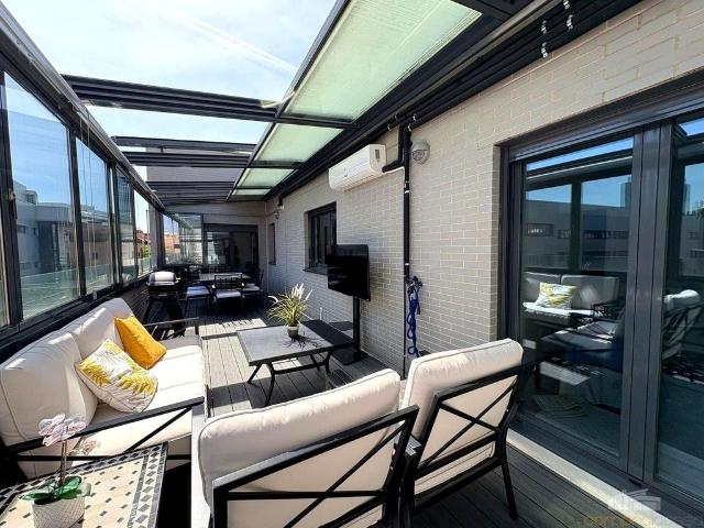 Atico de alto standing de 98 m2 en venta Madrid, Comunidad de Madrid