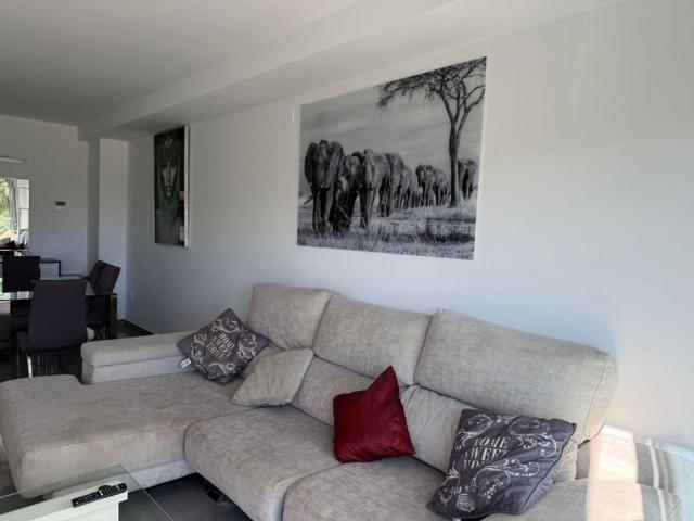 Piso exclusivo de 99 m2 en venta en Benatalaya, Estepona, Málaga, Andalucía