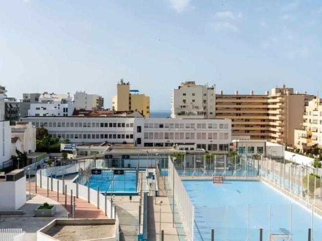 Piso exclusivo de 100 m2 en venta en Playa Bajadilla Puertos, Marbella, Andalucía