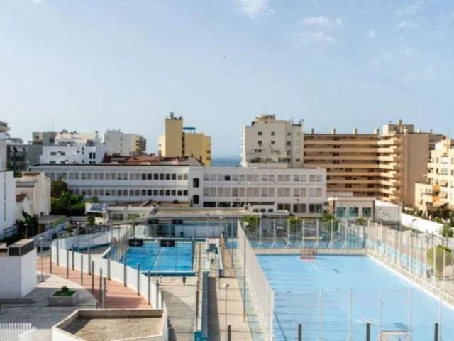 Piso exclusivo de 100 m2 en venta en Playa Bajadilla Puertos, Marbella, Málaga, Andalucía
