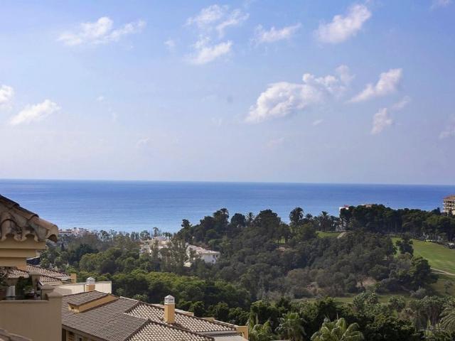 Piso exclusivo de 110 m2 en venta en Hacienda Torrequebrada, Benalmádena, Andalucía