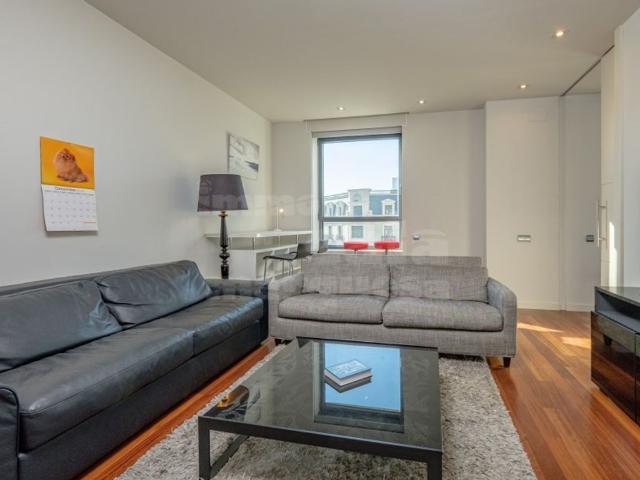 Piso de alto standing de 112 m2 en venta en Barcelona, Cataluña
