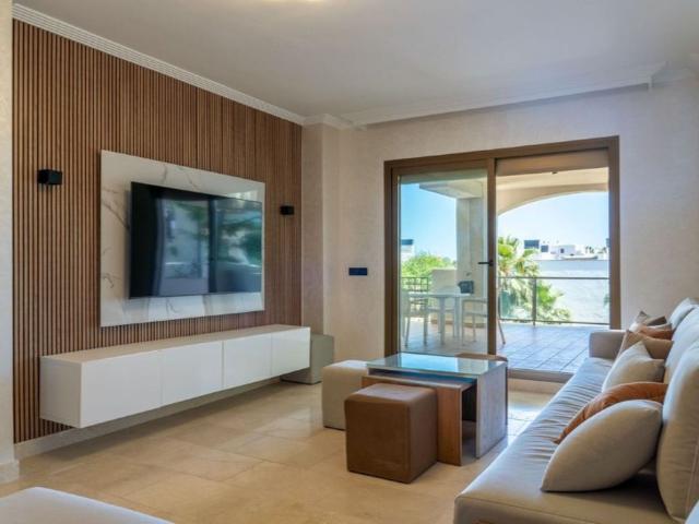 Piso exclusivo de 117 m2 en venta en Atalaya Isdabe, Estepona, Andalucía