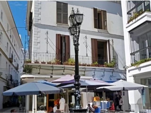 Piso exclusivo de 150 m2 en venta en Playa Bajadilla Puertos, Marbella, Andalucía
