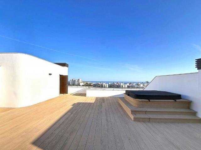 Piso exclusivo en venta en Atalaya Isdabe, Estepona, Andalucía