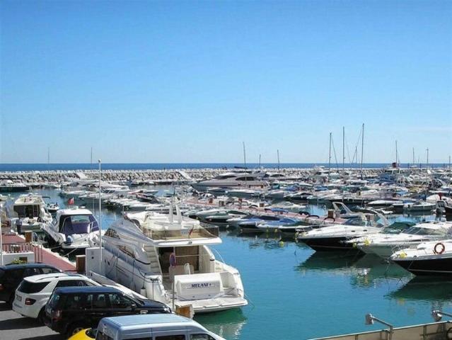 Piso exclusivo en venta en Puerto Banús, Andalucía