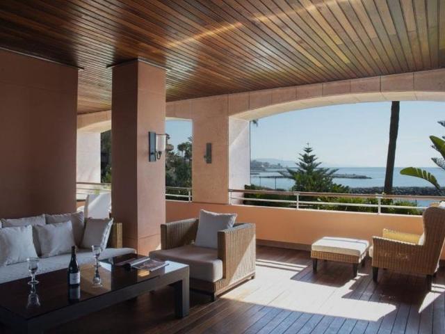 Piso exclusivo en venta en Puerto Banús, España